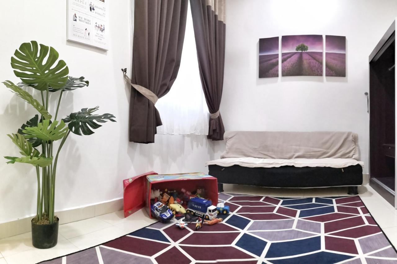Teratak Persona Homestay. 4 Rooms Double Storey Terrace In Kuantan City. Exteriör bild