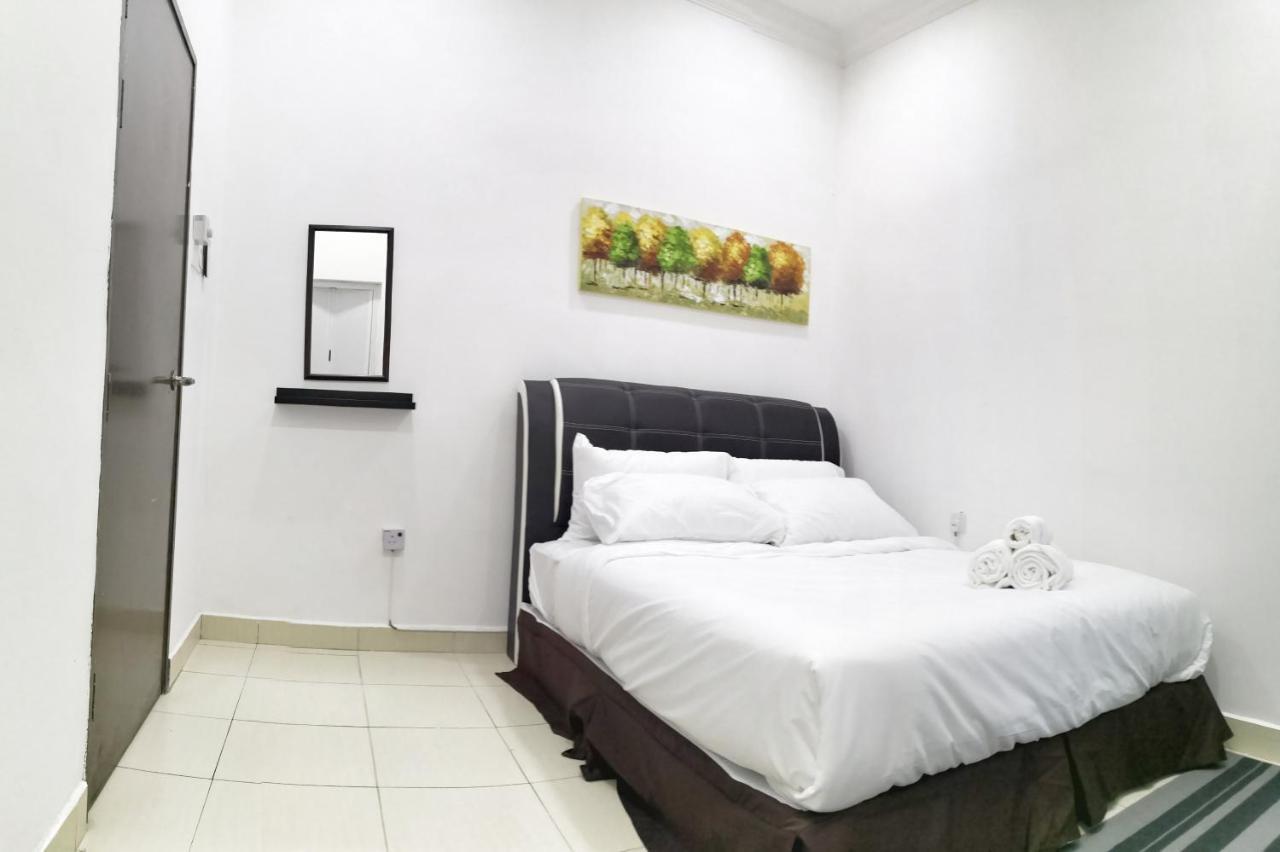 Teratak Persona Homestay. 4 Rooms Double Storey Terrace In Kuantan City. Exteriör bild