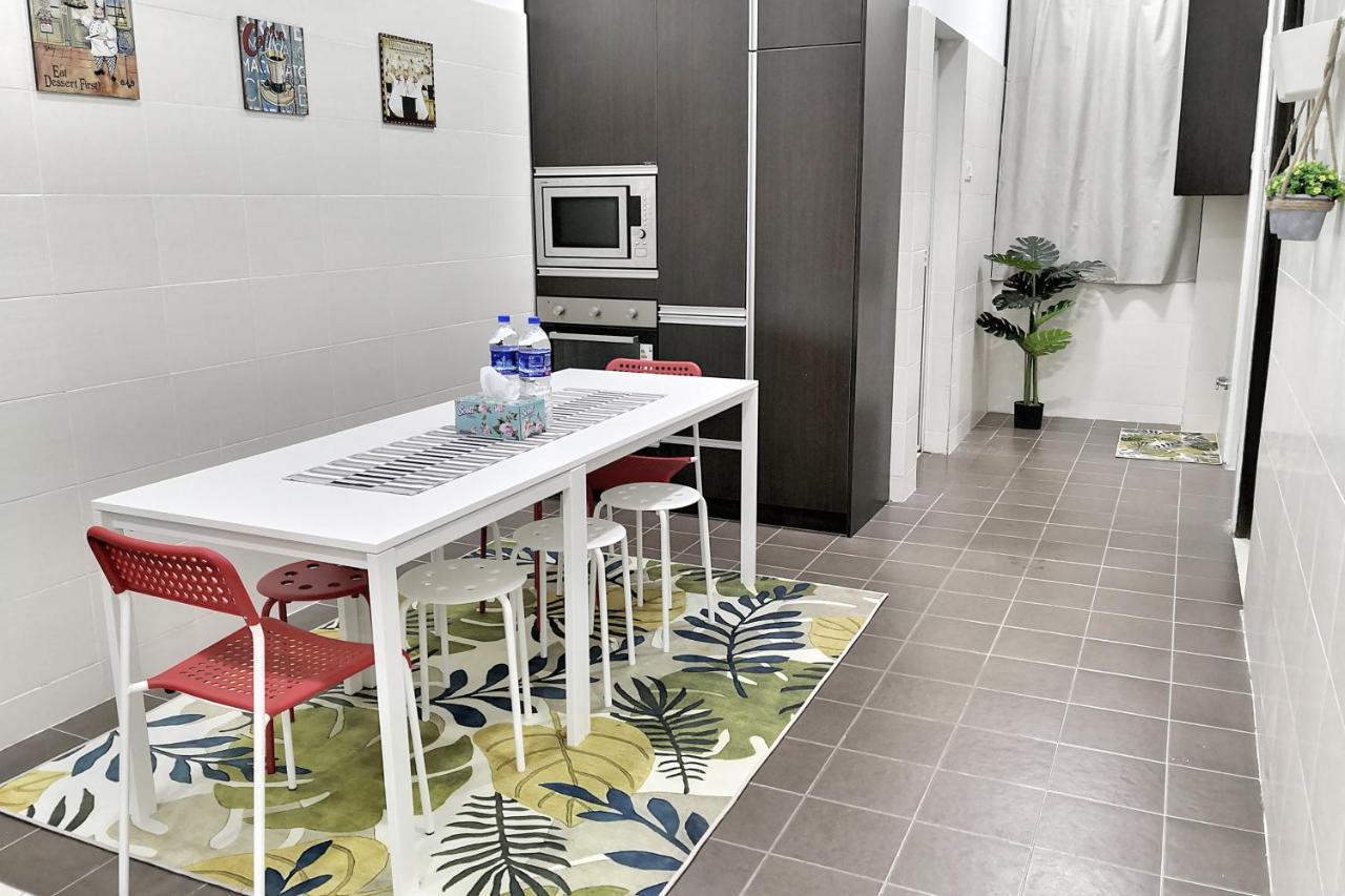 Teratak Persona Homestay. 4 Rooms Double Storey Terrace In Kuantan City. Exteriör bild