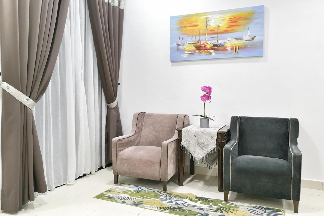 Teratak Persona Homestay. 4 Rooms Double Storey Terrace In Kuantan City. Exteriör bild