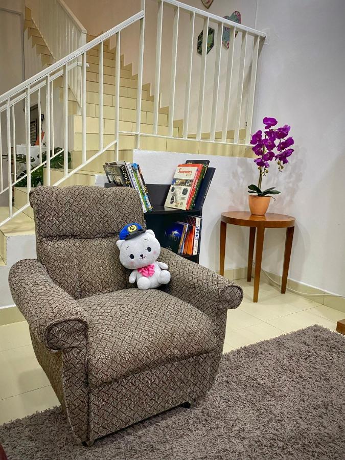 Teratak Persona Homestay. 4 Rooms Double Storey Terrace In Kuantan City. Exteriör bild