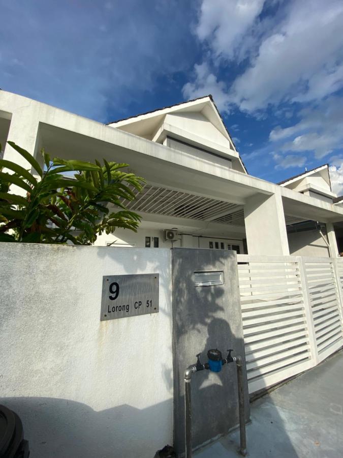 Teratak Persona Homestay. 4 Rooms Double Storey Terrace In Kuantan City. Exteriör bild